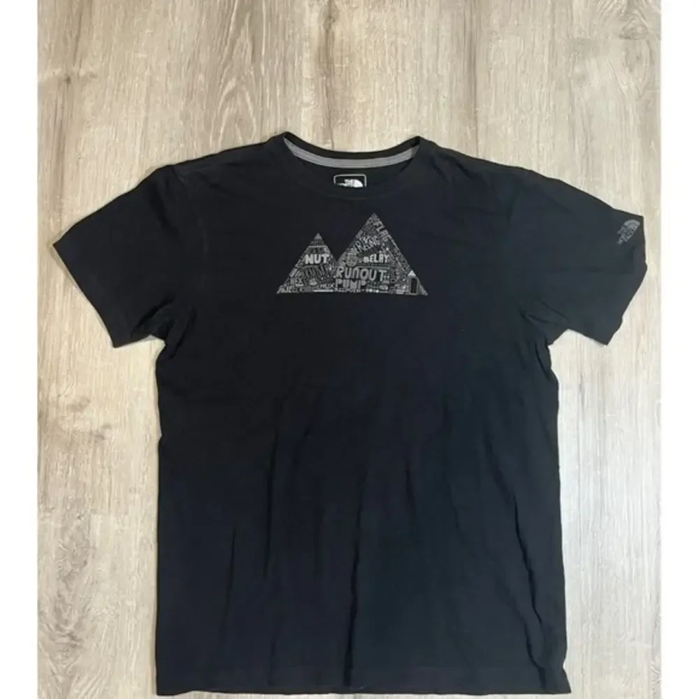 The North Face T-Shirt Men's XL Black‎ Pullover Crew Neck Slim Fit Short Sleeve